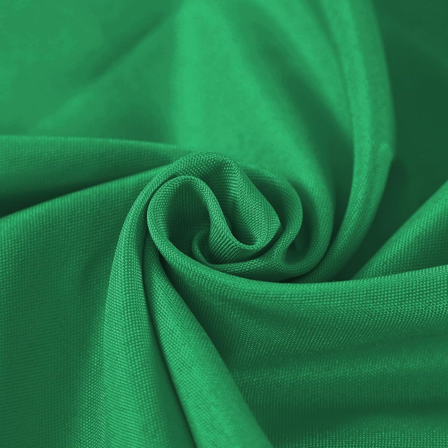 Fokitut 2 Pack Waterproof Round Tablecloth, 132 Inch, Stain Resistant and Wrinkle Polyester Table Cloth, Fabric Table Cover for Kitchen Dining, Wedding, Party, Holiday Dinner-Emerald