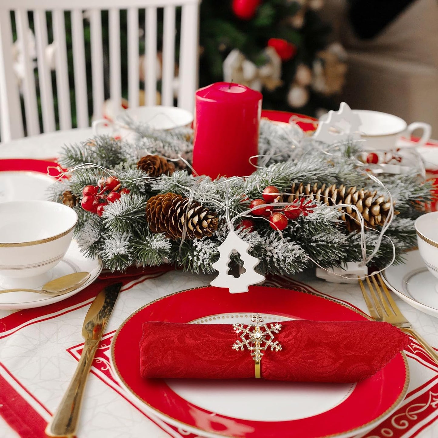 Patelai 100 Pieces Snowflake Napkin Rings Thanksgiving Christmas Napkin Holders Exquisite Household Rhinestone Napkin Rings Set for Christmas Wedding Dinner Party Table Decoration (Gold)