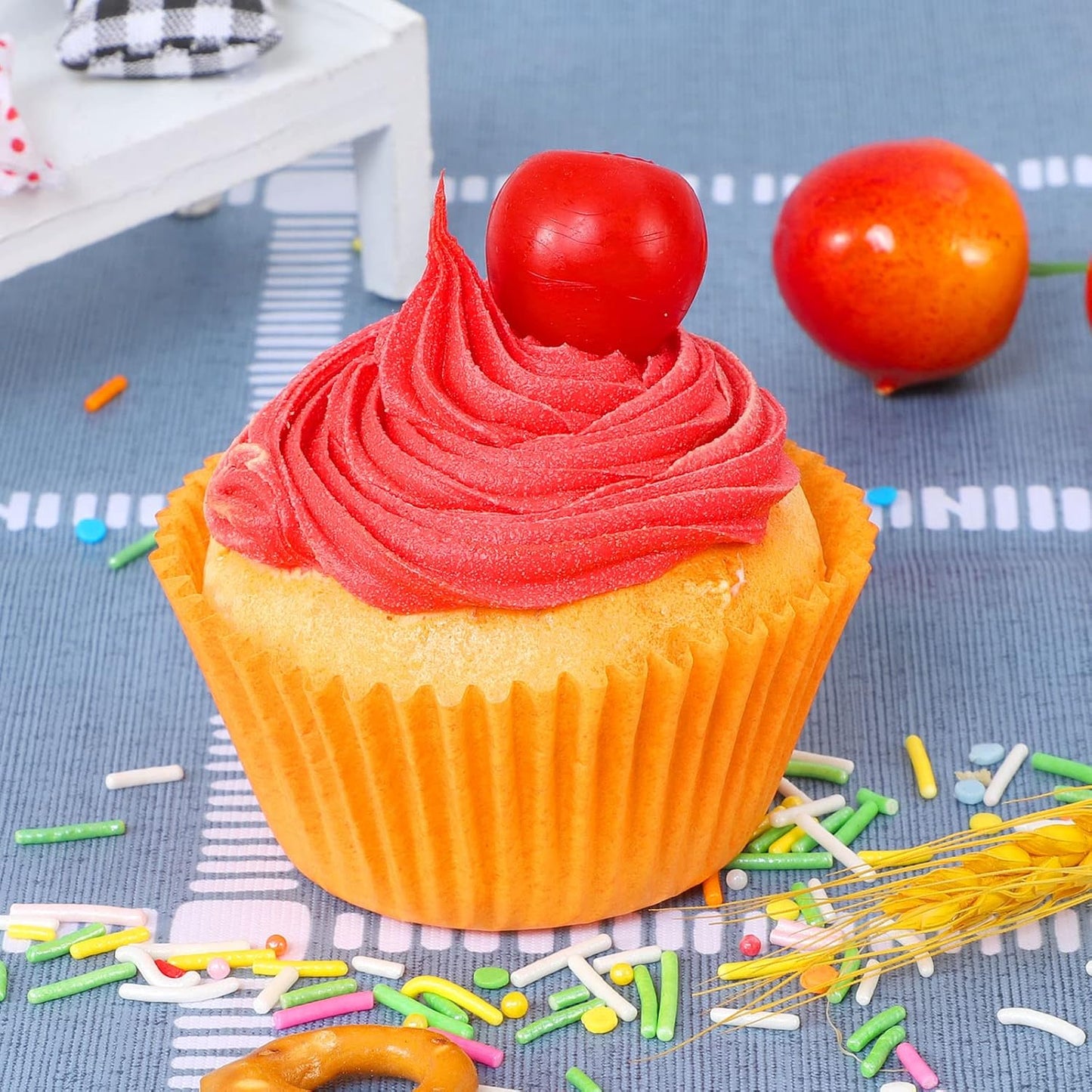 Caperci Standard Orange Cupcake Muffin Liners 500-Count, No Smell, Food Grade & Grease-Proof Paper Baking Cups (Orange)