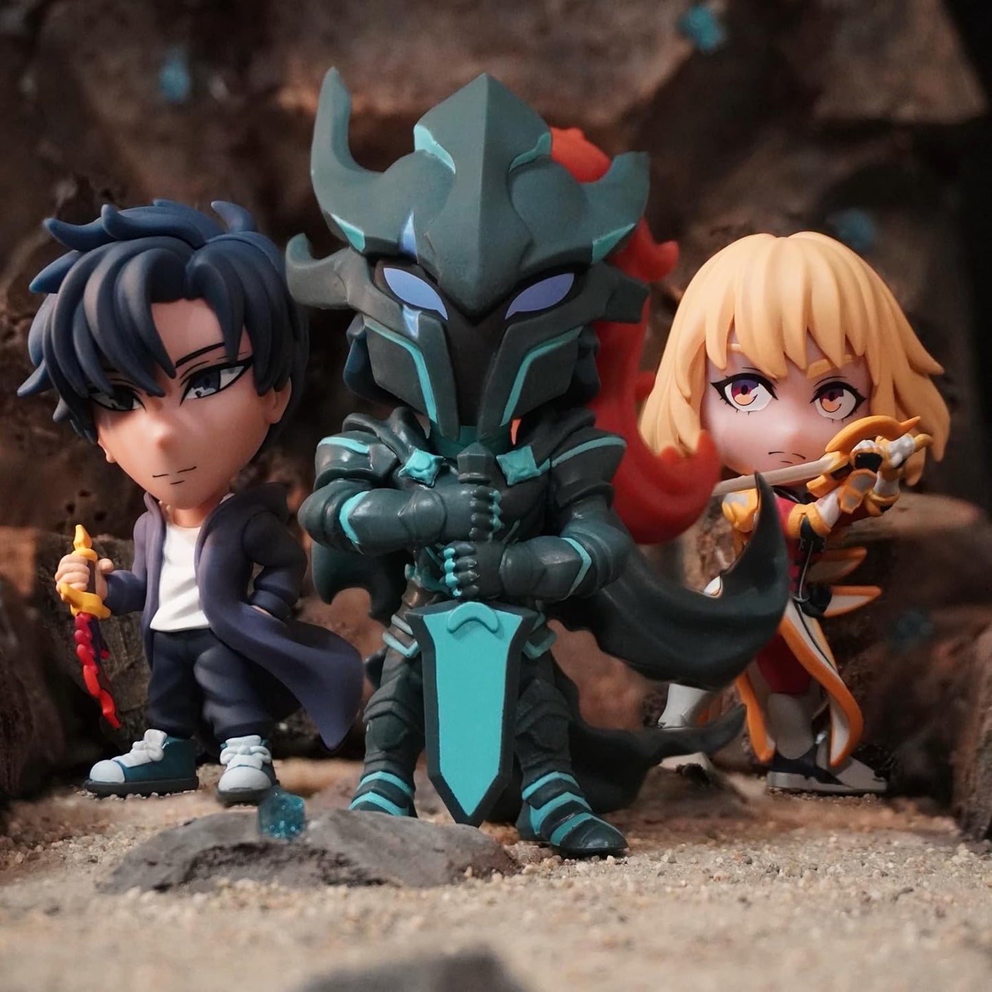 Youtooz Sung Jinwoo 4.7 Inch Vinyl Figure, Solo Leveling Sung Jiwoo Shadow Monarch Collectible for Anime and Webtoon Fans